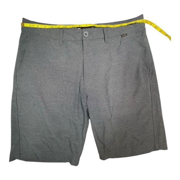 Travis Mathew Men's Flat Front High Rise Bermuda Golf Shorts Gray Size 34 - Picture 4 of 8